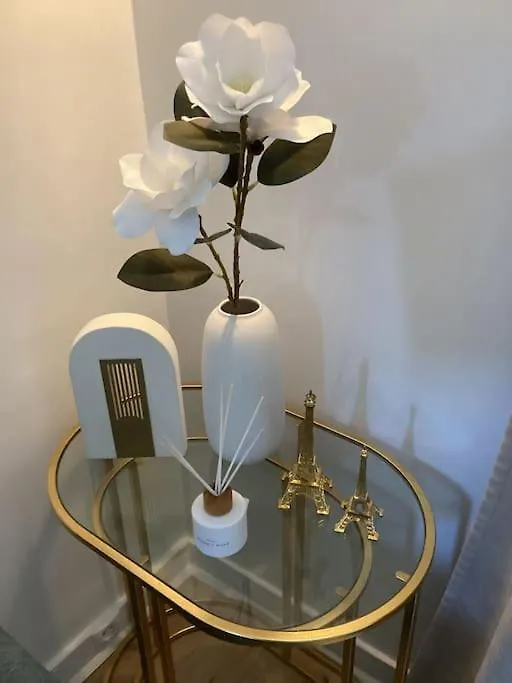 Cocon Chic Parisien Niche Au Coeur De Montmartre Apartment