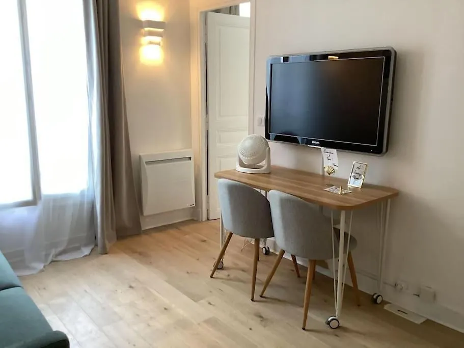 Cocon Chic Parisien Niche Au Coeur De Montmartre Apartment France