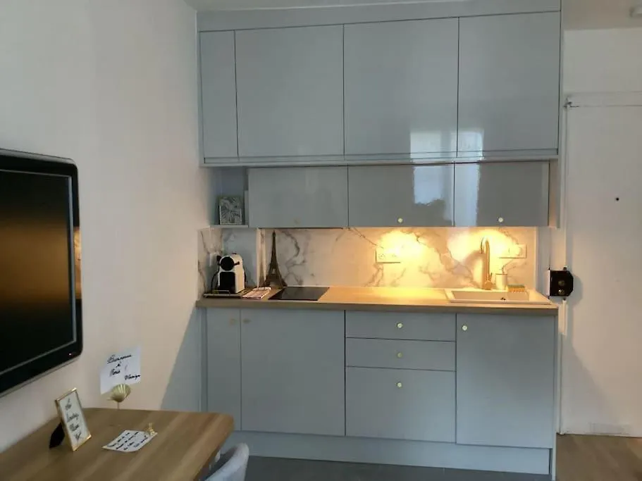Cocon Chic Parisien Niche Au Coeur De Montmartre Apartment