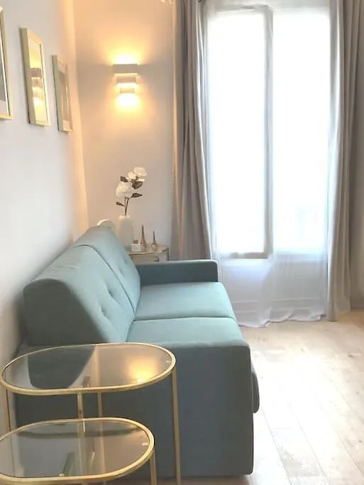 Cocon Chic Parisien Niche Au Coeur De Montmartre Apartment France