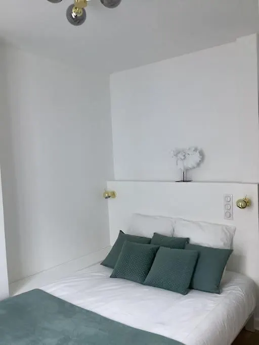 Cocon Chic Parisien Niche Au Coeur De Montmartre Apartment France