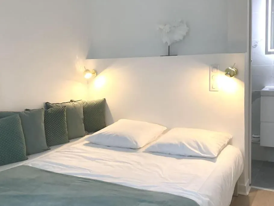 Cocon Chic Parisien Niche Au Coeur De Montmartre Apartment