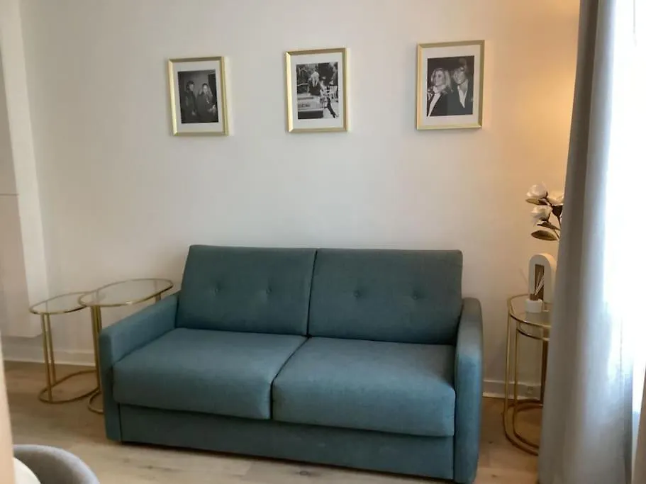 Cocon Chic Parisien Niche Au Coeur De Montmartre Apartment  Paris