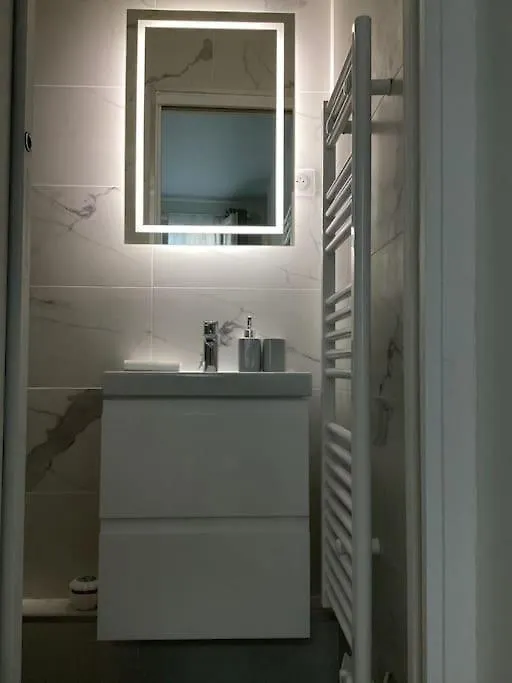 Apartament Cocon Chic Parisien Niche Au Coeur De Montmartre